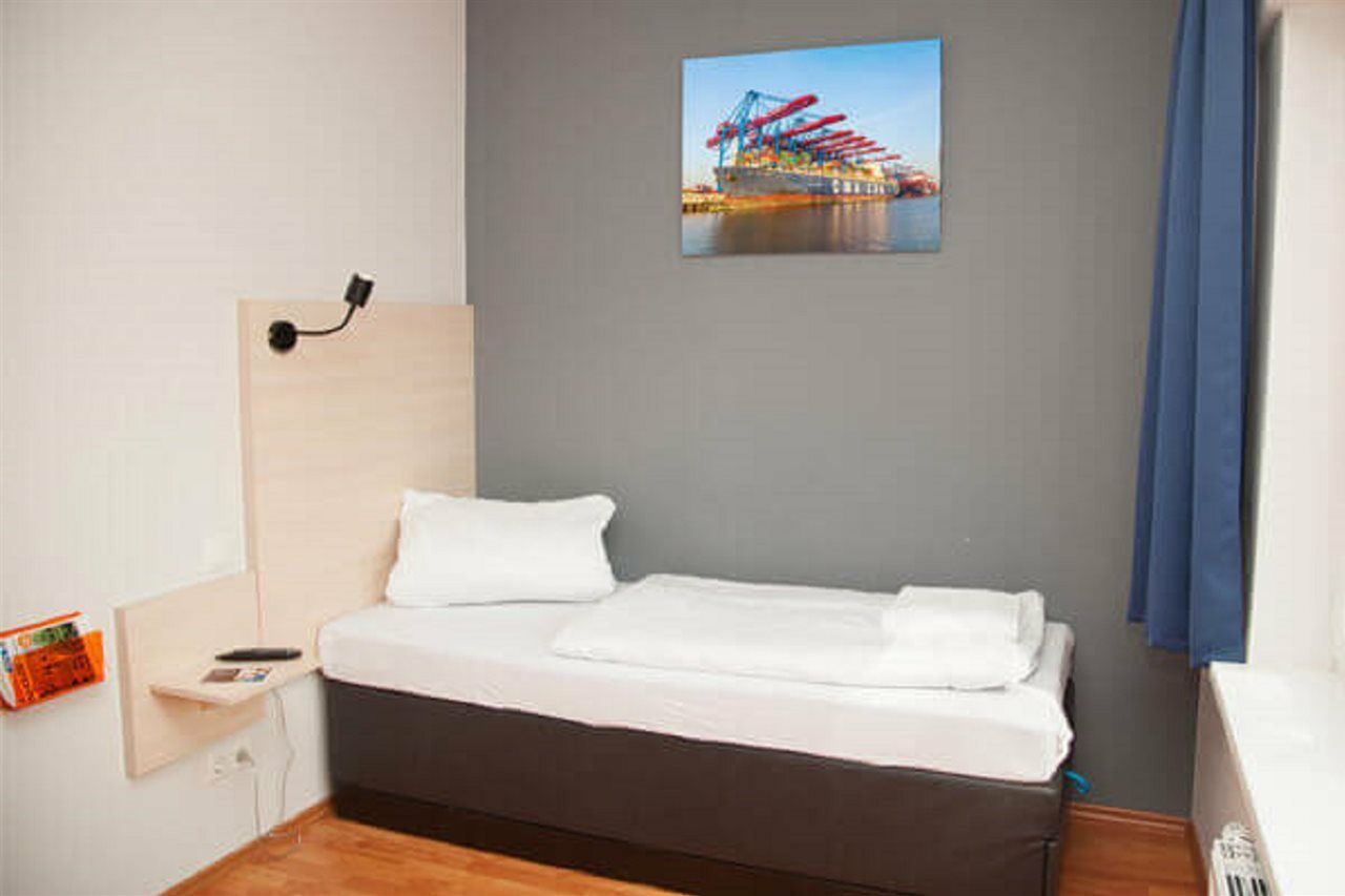 A&O Hamburg Reeperbahn Hotel Exterior photo